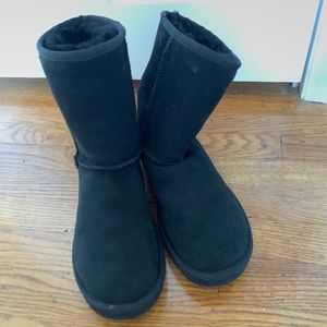 BLACK UGG BOOTS